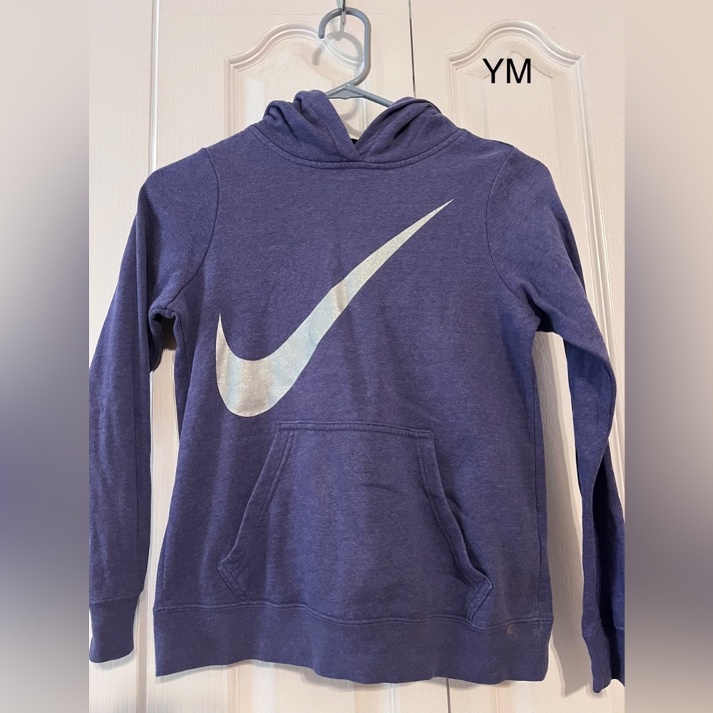 EUC girls Nike sweatshirt